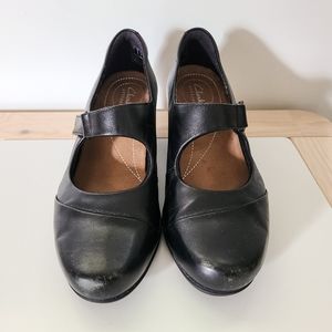 size 8 Clarks black leather shoes